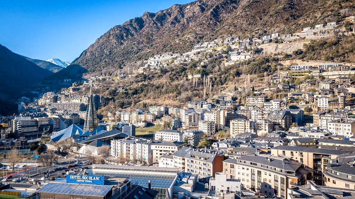Aeropuerto de Andorra-la Seu d’Urgell: estrena avión en base