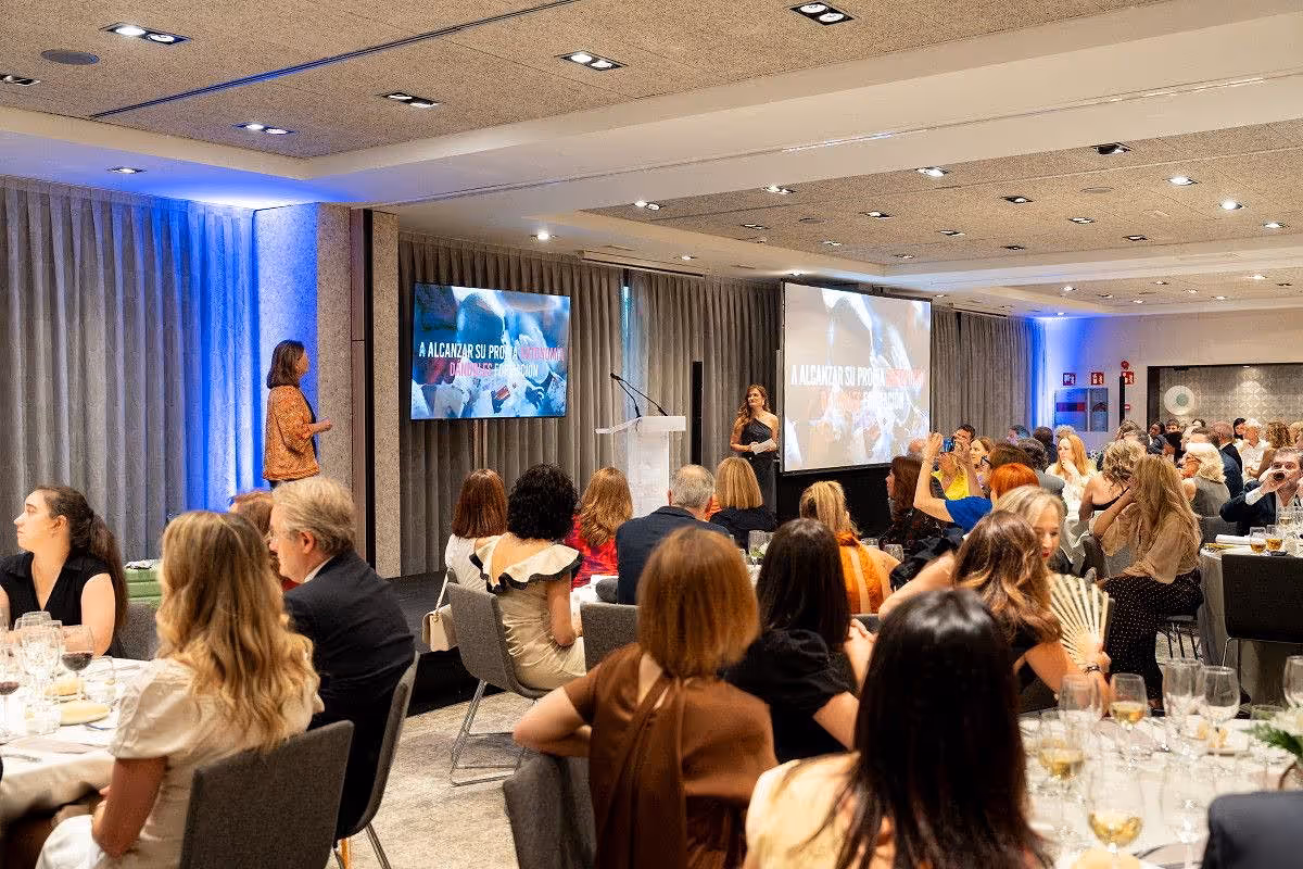 ASEET: Liderazgo femenino y solidaridad en su gala anual