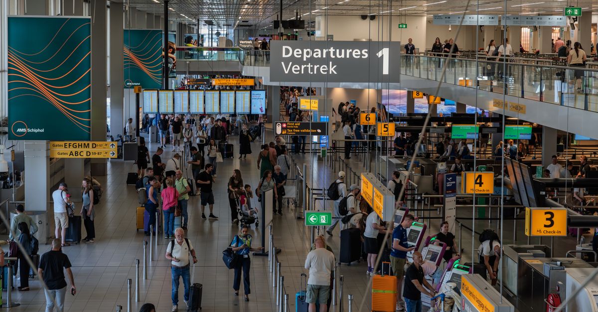 Iberia y Vueling recortan asientos en rutas europeas